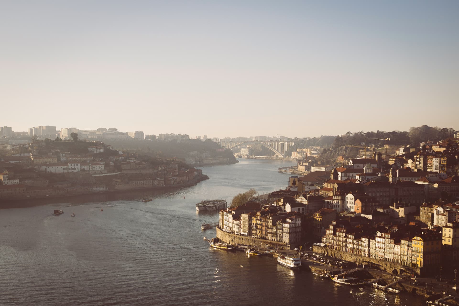 Ribeira do Porto e rio Douro ao entardecer — Cidadania Portuguesa