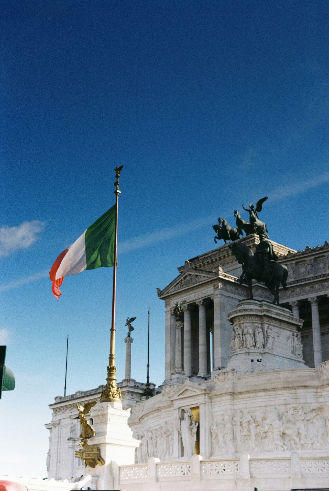 Legislação italiana sobre AIRE com documentos oficiais