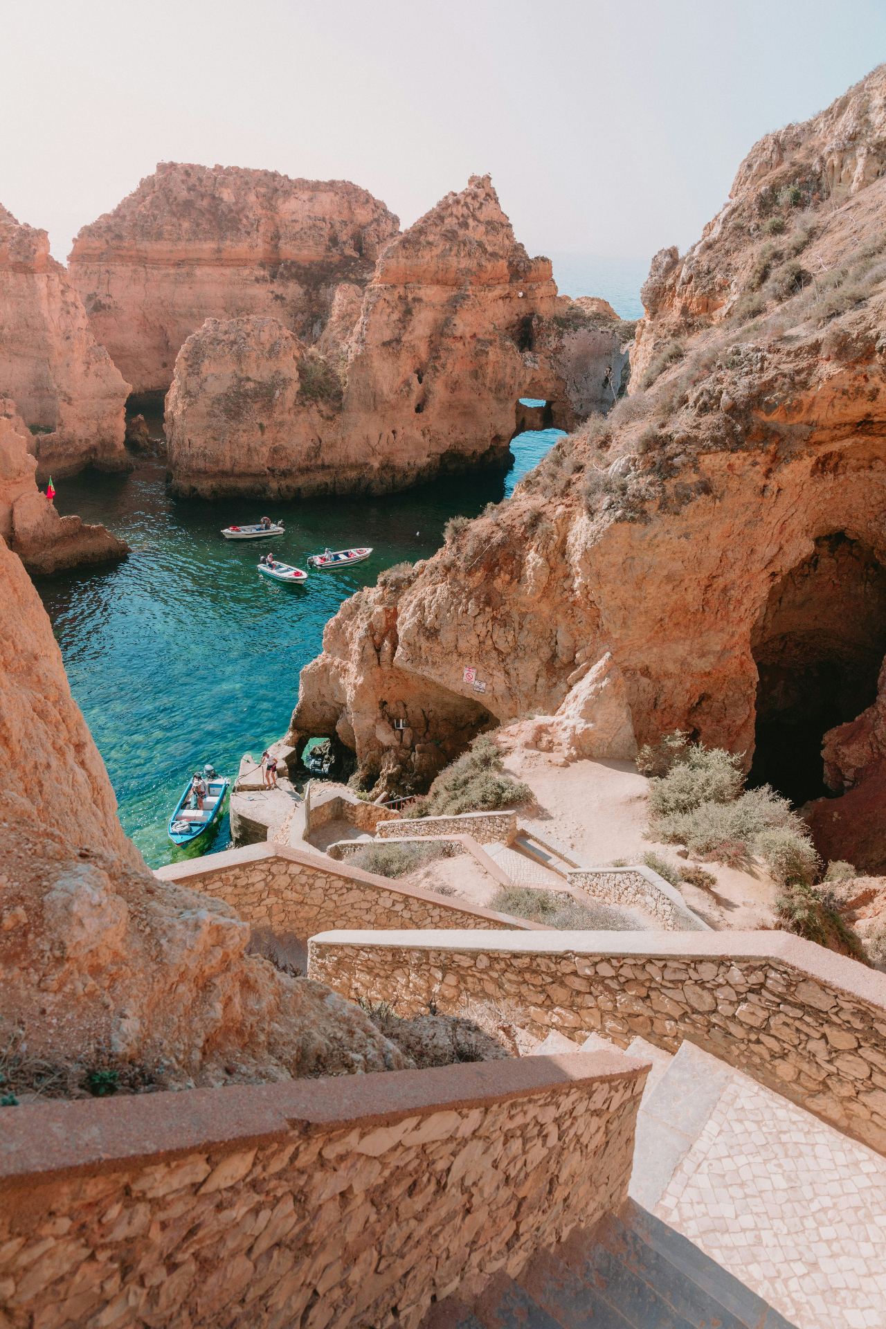 Formações rochosas da Ponta da Piedade em Lagos, Algarve