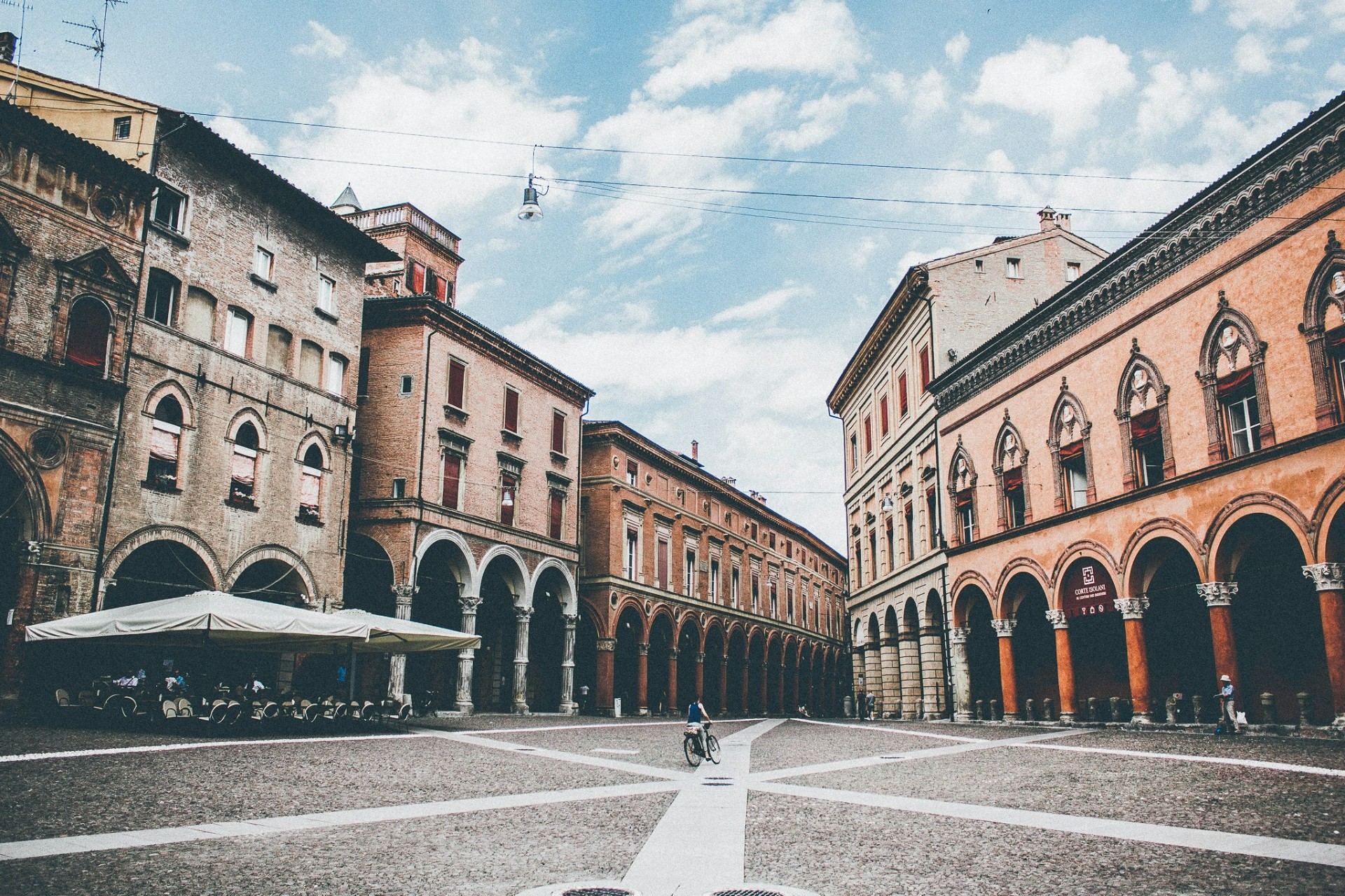 Piazza a Bologna, Italia