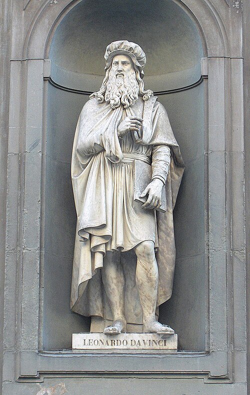 Estátua de Leonardo da Vinci nos Uffizi