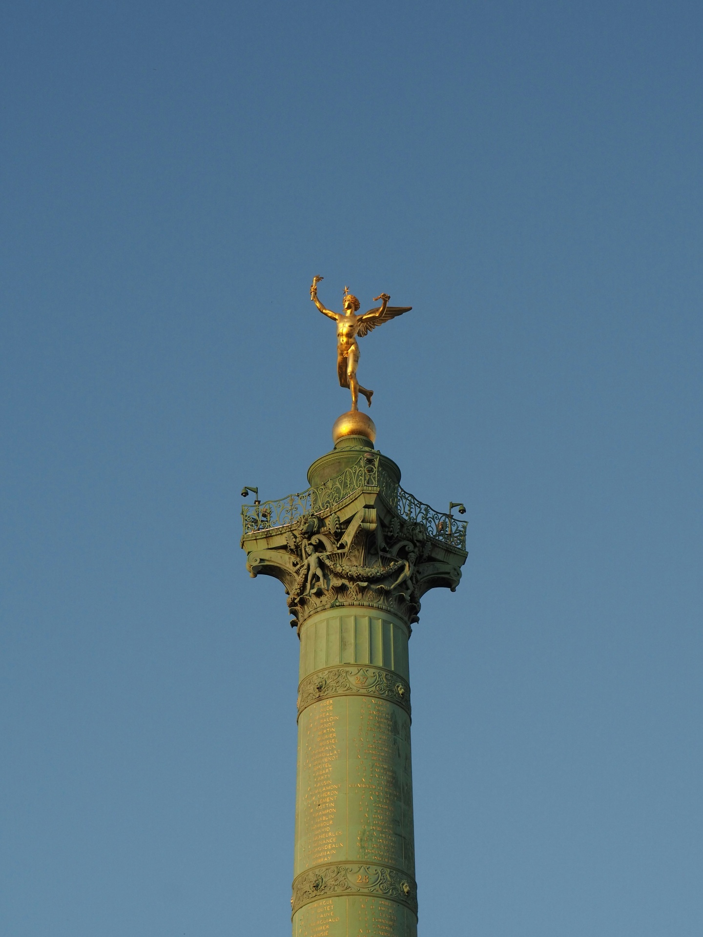 Coluna de Julho na Place de la Bastille, símbolo da Revolução Francesa em Paris