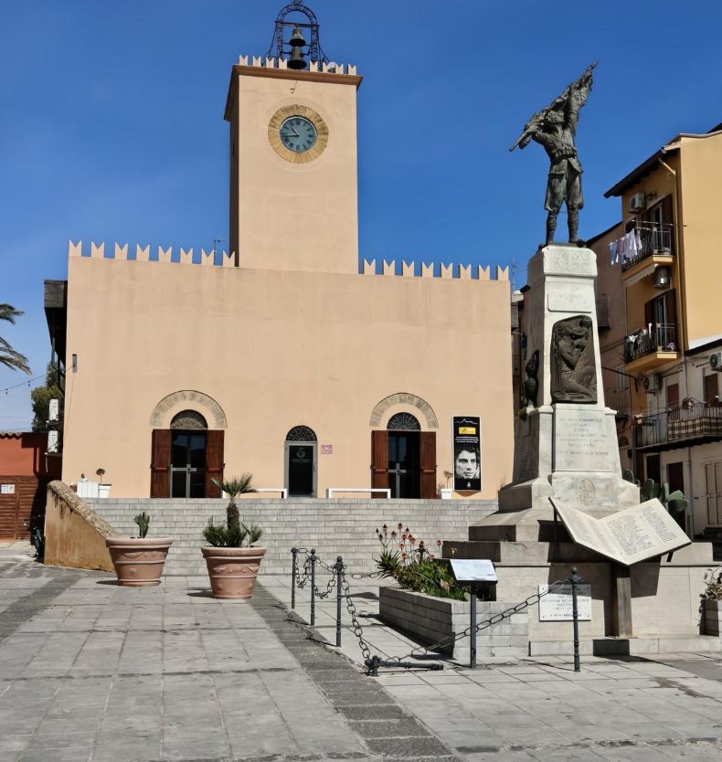 Fachada do Museu ASTRO na Torre do Relógio em Siculiana