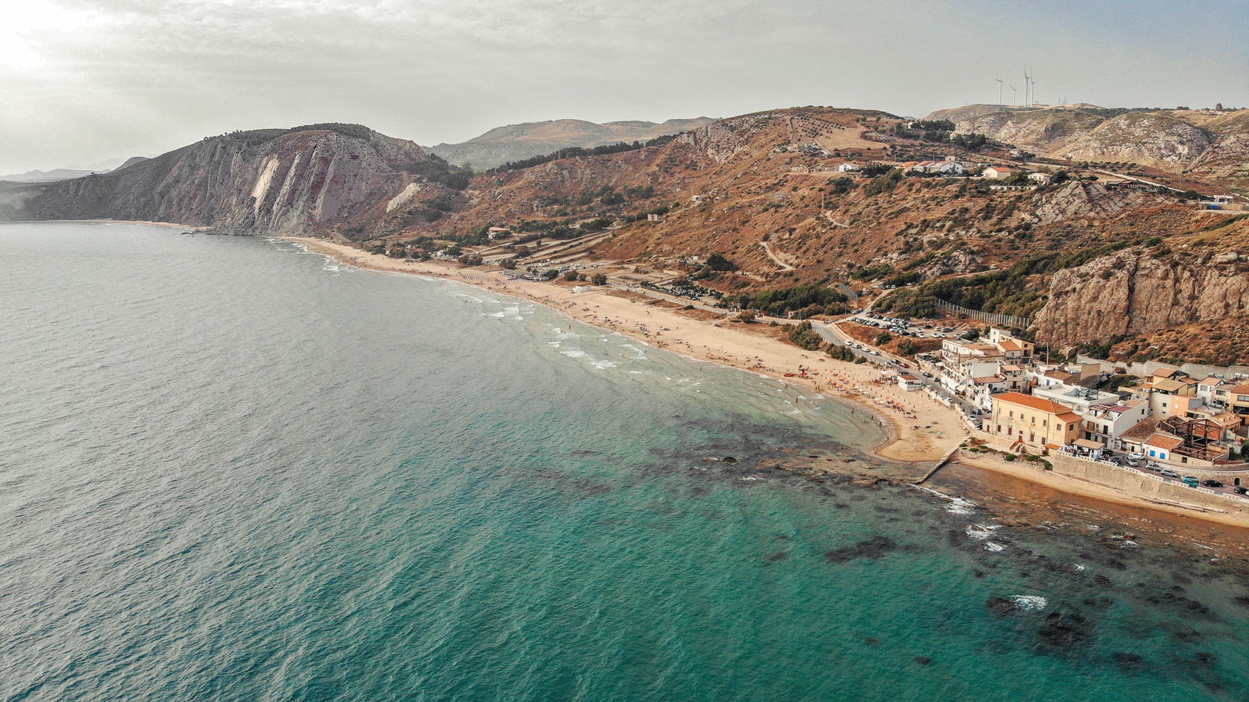 Vista aérea da costa de Siculiana na Sicília, terra ancestral de Ayrton Senna
