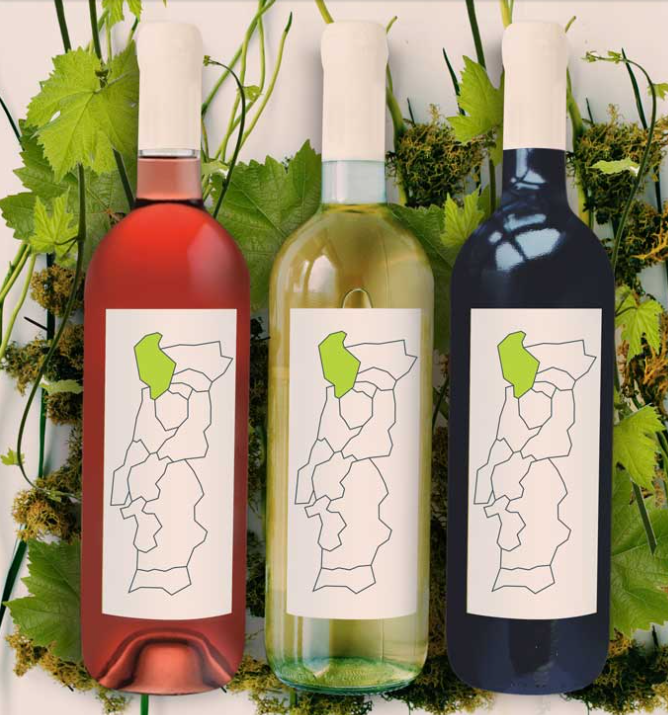 Três taças de Vinho Verde: branco, rosé e tinto lado a lado